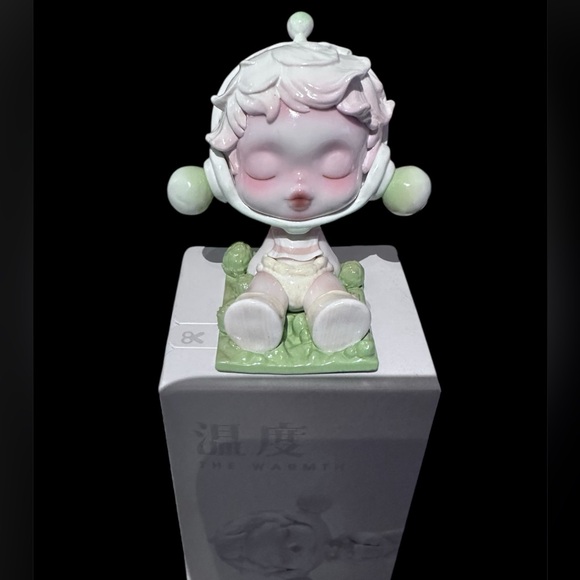 Pop mart skull panda the warmth figure ( mind with the wind ) open box/open bag